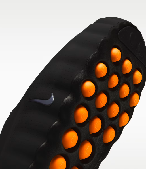 Nike拖鞋變身「腳底按摩器」？22個節點刺激大腦！網民：踩屎感天花板