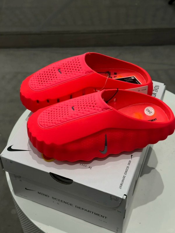 Nike拖鞋變身「腳底按摩器」？22個節點刺激大腦！網民：踩屎感天花板