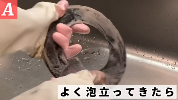 爐頭千年油漬唔好夾硬刷！日本達人教1招極速去污：梳打粉＋1步驟5分鐘變新淨