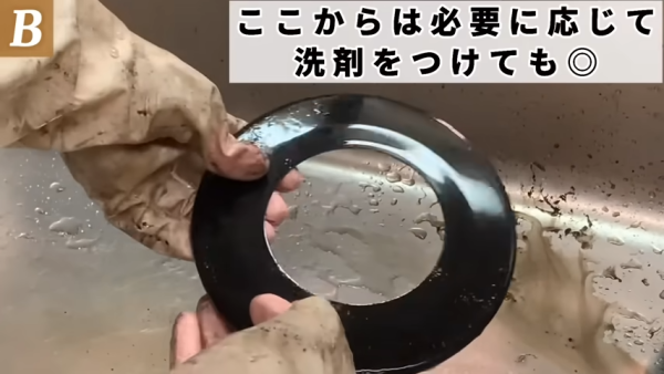 爐頭千年油漬唔好夾硬刷！日本達人教1招極速去污：梳打粉＋1步驟5分鐘變新淨