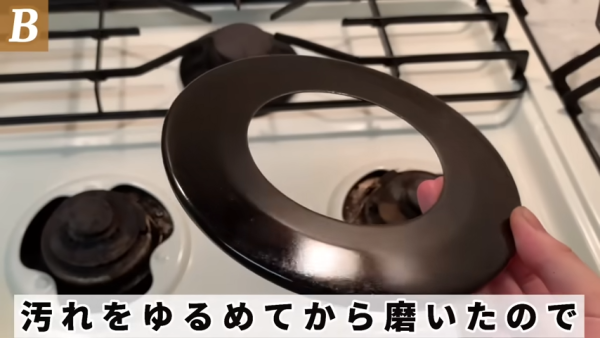 爐頭千年油漬唔好夾硬刷！日本達人教1招極速去污：梳打粉＋1步驟5分鐘變新淨