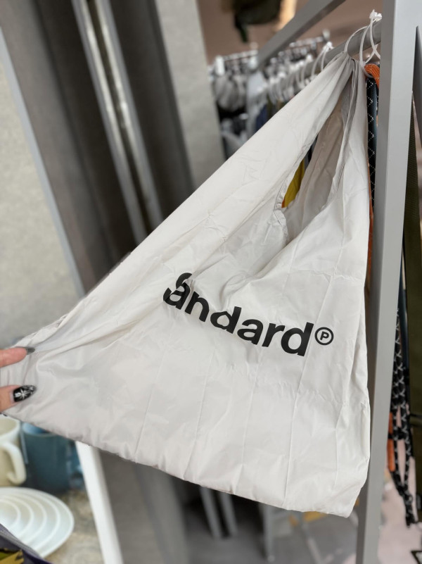 日本$15「神袋」爆紅！最強手信：摺疊掛鈎超方便、網民求唔好介紹驚買唔到