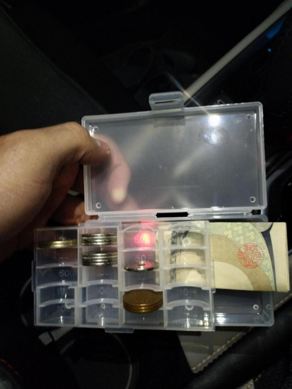 日本$12「散銀神器」登陸香港1類人必備！分類清晰唔使摷、網民實測港幣都放到？