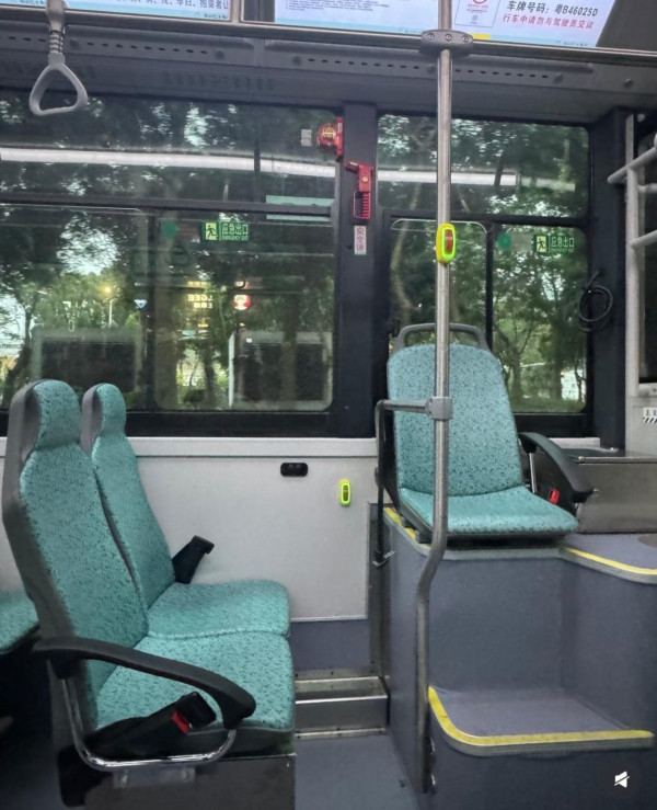 內地巴士車廂(圖: 小紅書) 內地巴士車廂(圖: 小紅書)