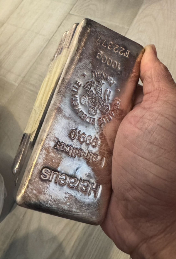 銀價暴升再暴跌！港人把握時機高位放銀淨賺12萬。圖片來源：Threads