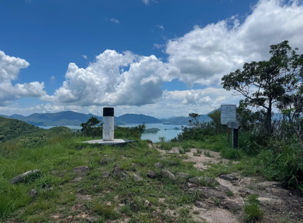 香港都有玻璃海！4大「偽出國」睇海秘境：神隱之路、小紐西蘭大草地！附前往方法