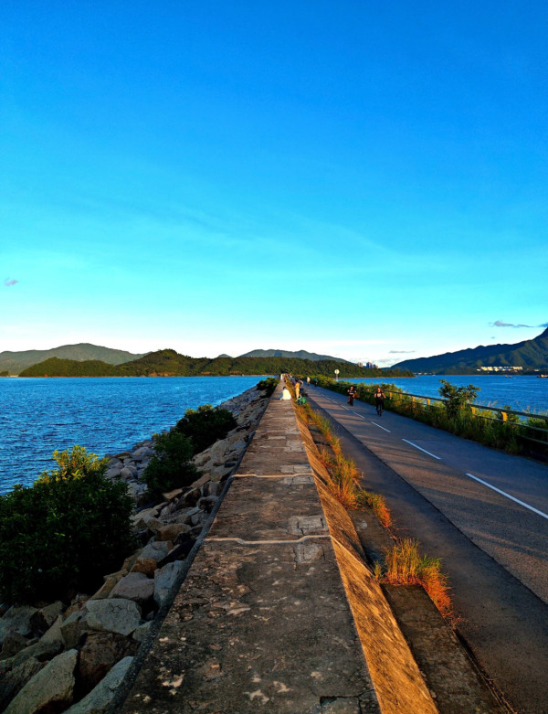 香港都有玻璃海！4大「偽出國」睇海秘境：神隱之路、小紐西蘭大草地！附前往方法
