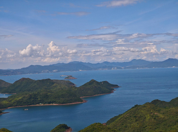香港都有玻璃海！4大「偽出國」睇海秘境：神隱之路、小紐西蘭大草地！附前往方法