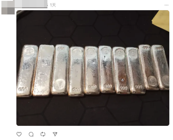 不少網友曬圖分享自己在貴金屬市場的心得（截圖：Threads）