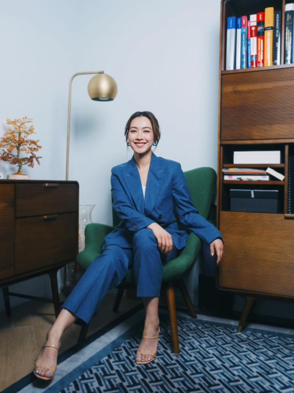 朱千雪大律師身份重返羅湖懲教所 昔日劇照變真實勵志故事！今昔對比極震撼