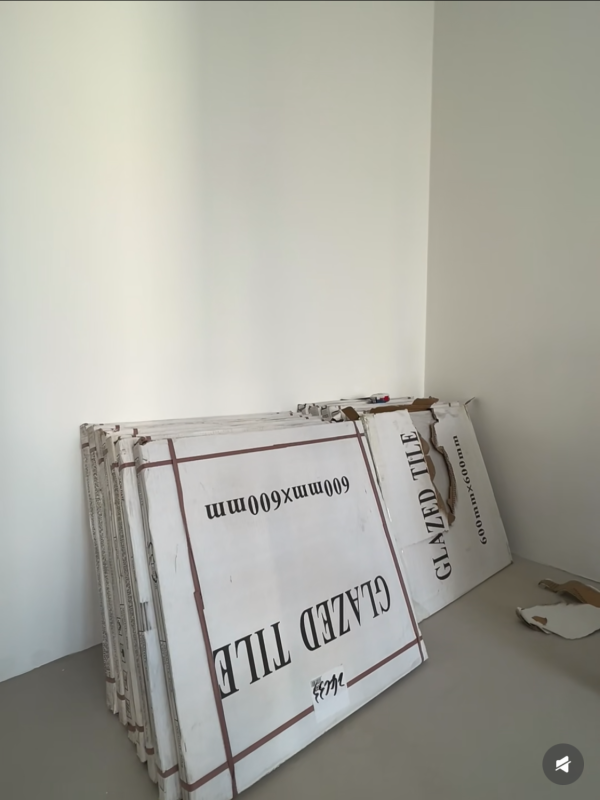 新公屋未裝修已出事？樓主收樓後才發現牆身漏水。圖片來源：小紅書