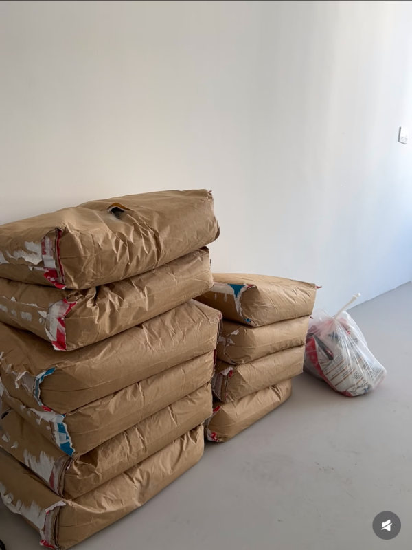 新公屋未裝修已出事？樓主收樓後才發現牆身漏水。圖片來源：小紅書