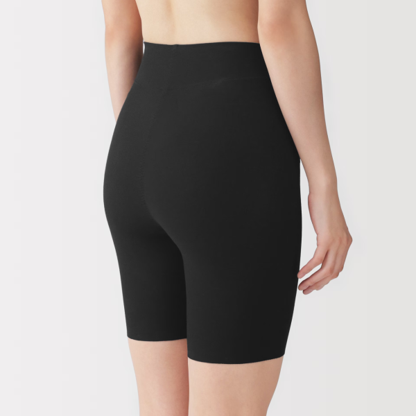 MUJI無印良品收腹神褲爆紅！棉質無痕設計不勒肉 實測一穿肚腩全消失！附香港官方售價