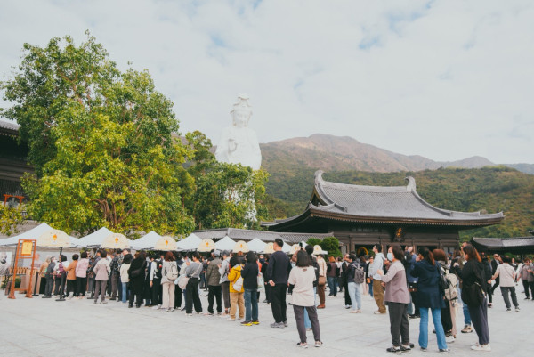 大埔慈山寺「丙午年新春花供禮佛」(圖片來源︰FB@Tsz Shan Monastery 慈山寺)