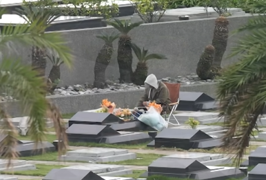 大S逝世一週年雕像揭幕化身天使!具俊曄雨中拜祭亡妻一句話惹全場淚崩