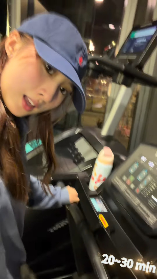 鍾柔美素顏做運動洗底為復出試水溫 一舉動再被網民狙擊:你今日拍拖未?