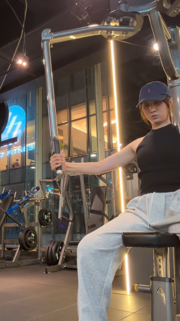 鍾柔美素顏做運動洗底為復出試水溫 一舉動再被網民狙擊：你今日拍拖未？