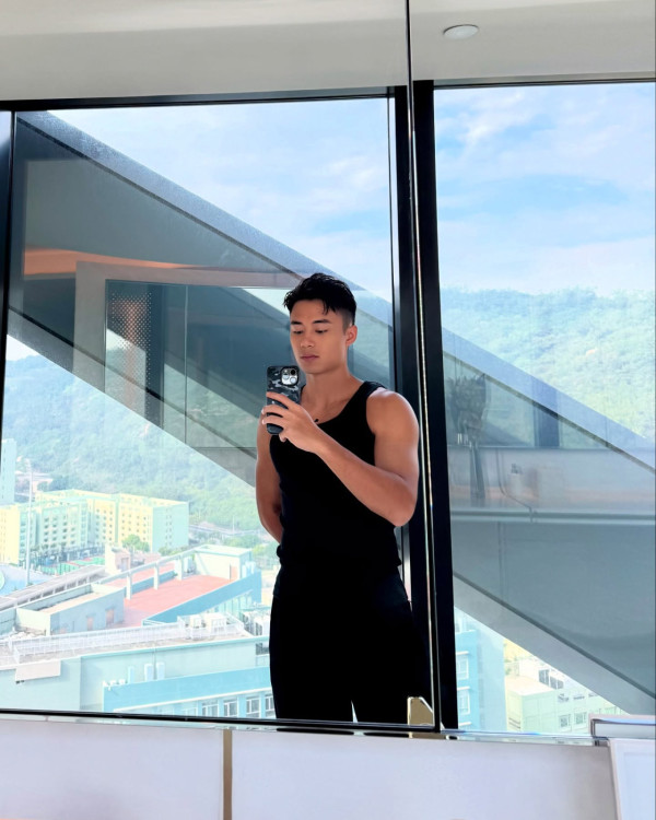 27歲TVB上位小生轉行揸的士自救？震撼晒考超過10個車牌惹轉行熱議