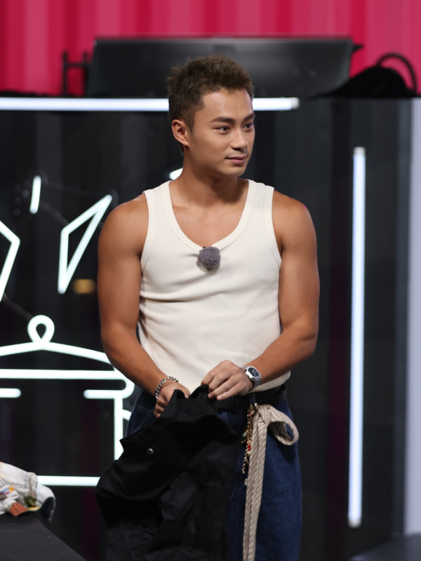 27歲TVB上位小生轉行揸的士自救？震撼晒考超過10個車牌惹轉行熱議