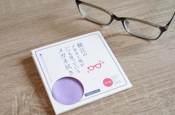眼鏡越抹越花？日本瘋傳 $60「神物」一抹變透明！指紋秒消失 網民：返唔到轉頭