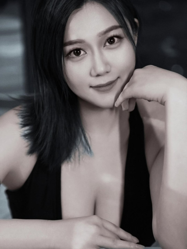 前TVB失婚咪神一刀剪短髮換新形象！髮型不及36E導彈胸震撼︰唔知望邊好！