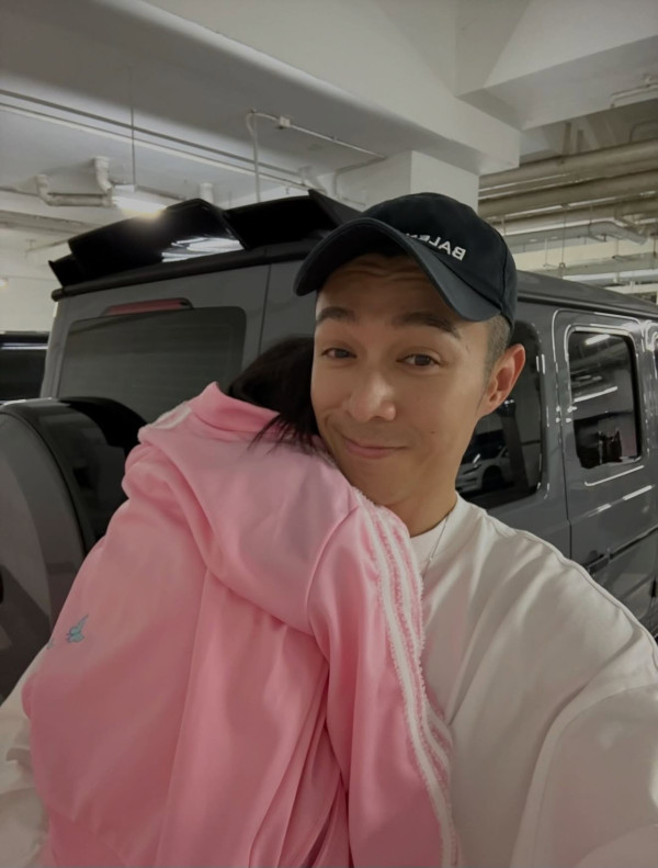 周柏豪罕晒6歲囡囡合照睇演唱會！暴風長高散發少女味獲讚星味濃