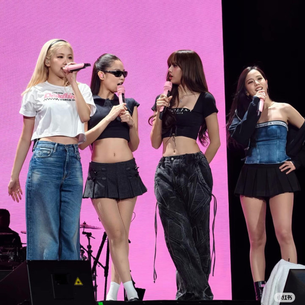 BLACKPINK演唱會LISA帶紅香港品牌牛仔褲斷貨！比例超顯瘦僅售XX元被搶爆秒殺