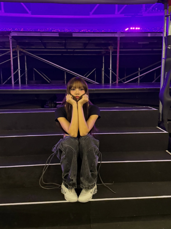 BLACKPINK演唱會LISA帶紅香港品牌牛仔褲斷貨！比例超顯瘦僅售XX元被搶爆秒殺