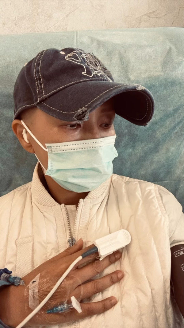 吳文忻證實病情惡化癌細胞擴散至肝臟 曾緊急入院保命！胸部腫瘤增至12cm