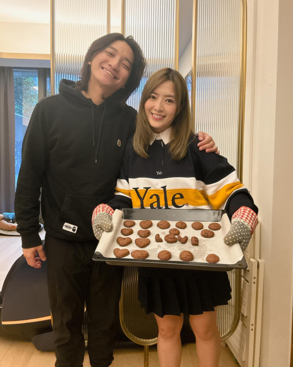 32歲女藝人宣布懷孕好消息！驚爆兩年前小產後終迎喜訊：我和老公都哭了