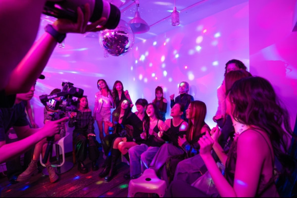 夜王上映｜鄭秀文Sammi重錄《星秀傳說》領軍15位女神拍MV 王丹妮廖子妤狂揈頭熱舞