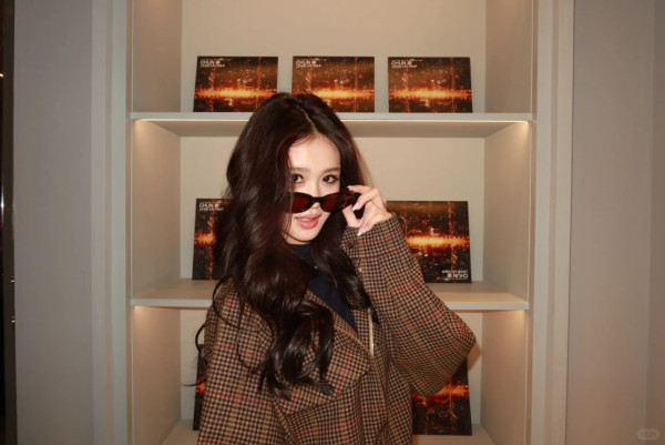 鍾麗緹細女日落下晒魔鬼身材超搶鏡！大個女盡得媽媽神基因接捧性感女神