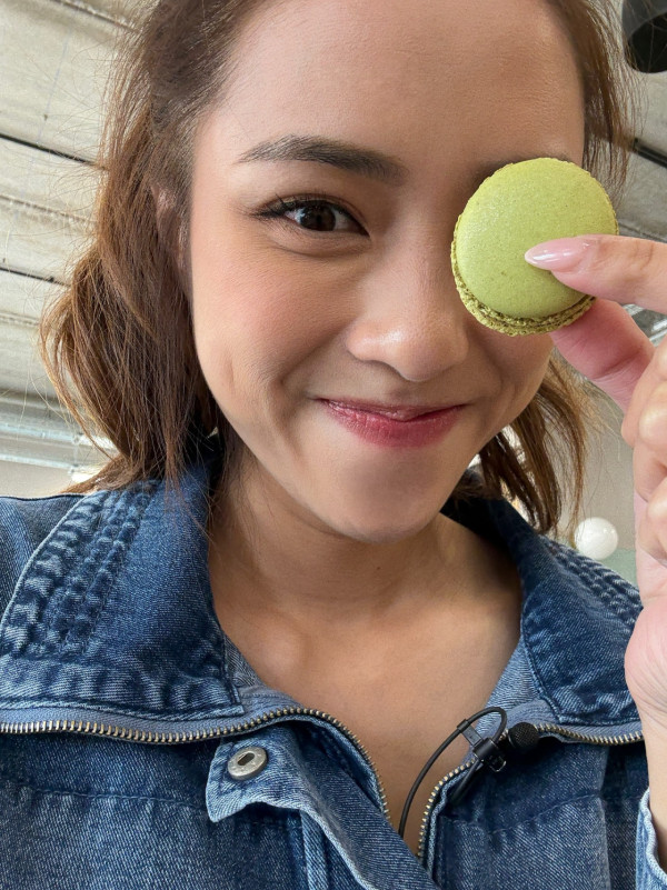 劉穎鏇無邊際泳池晒火辣泳衣照出水芙蓉！天台大解放44吋半逆天長腿比例極震撼