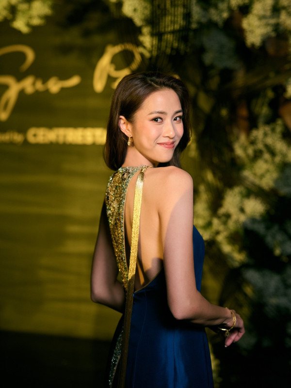 劉穎鏇無邊際泳池晒火辣泳衣照出水芙蓉！天台大解放44吋半逆天長腿比例極震撼