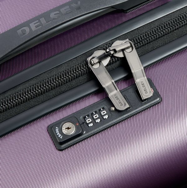 日本酒店房細開唔到喼？前揭式行李箱成新寵爆紅！設計、材質、優缺點選購攻略 