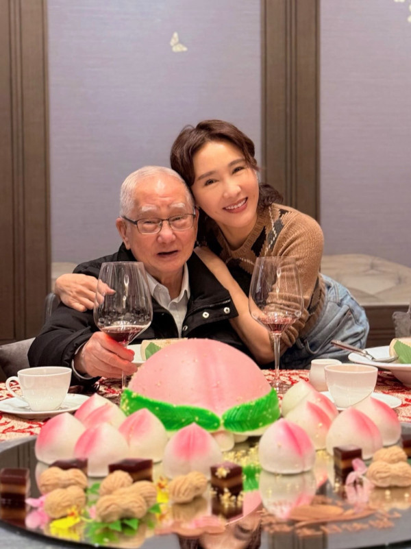 最美視后退出娛樂圈後近照容光煥發！慶生晒驚人凍齡狀態：似食咗防腐劑