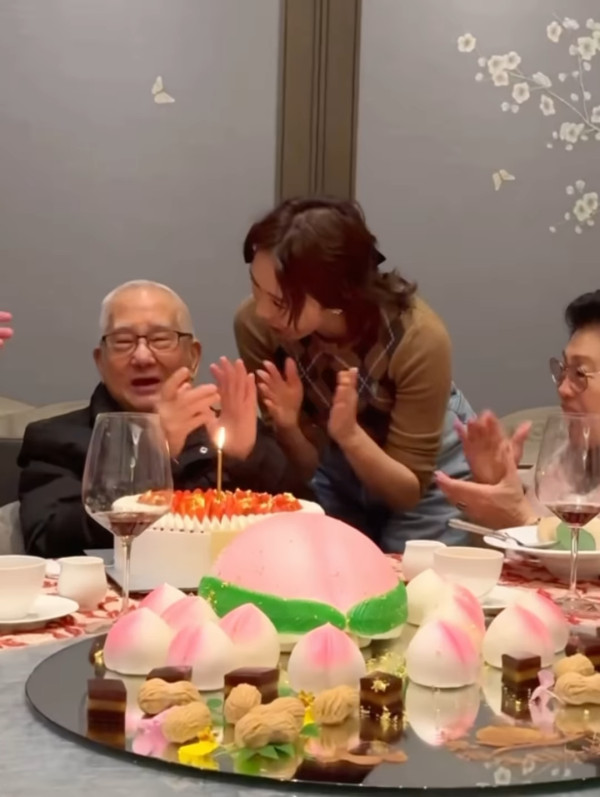 最美視后退出娛樂圈後近照容光煥發！慶生晒驚人凍齡狀態：似食咗防腐劑