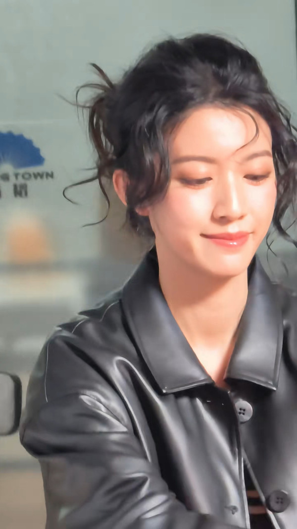 TVB失寵視后零濾鏡生圖獲讚顏值完勝！葉蒨文同框慘輸一原因被比下去？