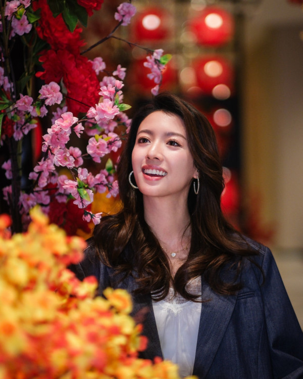 TVB失寵視后零濾鏡生圖獲讚顏值完勝！葉蒨文同框慘輸一原因被比下去？