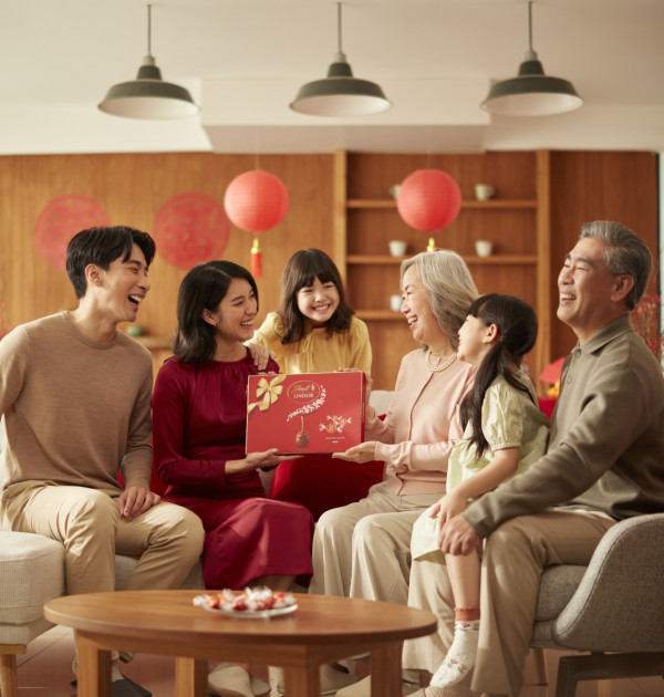 Lindt 瑞⼠蓮軟⼼朱古⼒新春獻禮 多款精選朱古力組合/賀年贈禮及分享之選