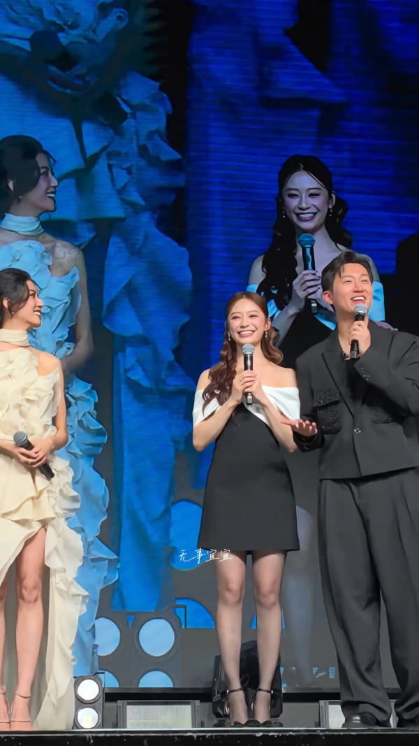 葉蒨文GM台上公然激咀惹哄動！單身蔡思貝企隔籬尷尬樣表情竟成焦點