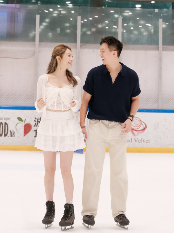 葉蒨文GM台上公然激咀惹哄動！單身蔡思貝企隔籬尷尬樣表情竟成焦點