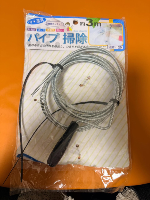 浴室沖涼又水浸？網民推「3米通渠神器」秒勾陳年頭髮！免通渠水、淘寶$30買到