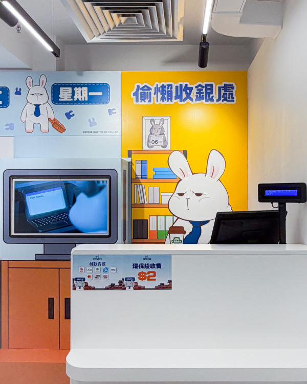 社畜IP角色Monday Bruce限定店登場!神還原迫地鐵場景/必買解壓公仔/金句揮春