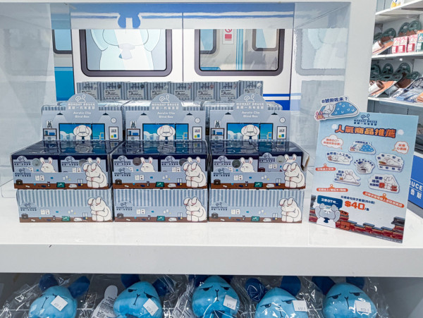 社畜IP角色Monday Bruce限定店登場！神還原迫地鐵場景/必買解壓公仔/金句揮春