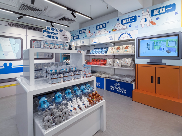 社畜IP角色Monday Bruce限定店登場！神還原迫地鐵場景/必買解壓公仔/金句揮春