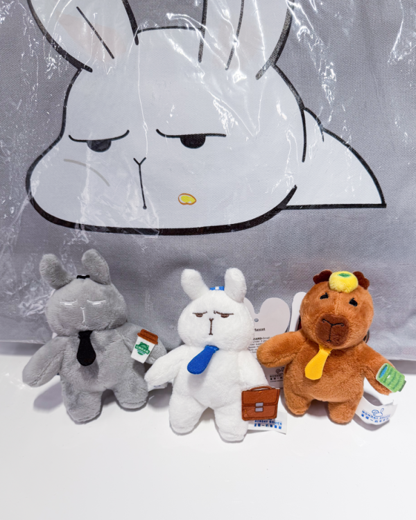 社畜IP角色Monday Bruce限定店登場!神還原迫地鐵場景/必買解壓公仔/金句揮春