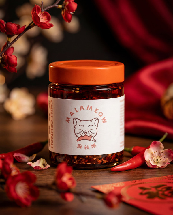 MalaMeow x 明軒小館推新年限定禮盒 頂級大閘蟹蟹膏蘿蔔糕+手工辣椒脆油組合 限時早鳥優惠！