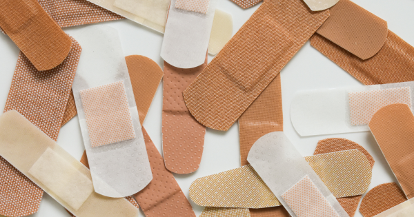 遊台注意!隱形眼鏡、藥水膠布入境數量都受限!做錯1事可罰200萬新台幣