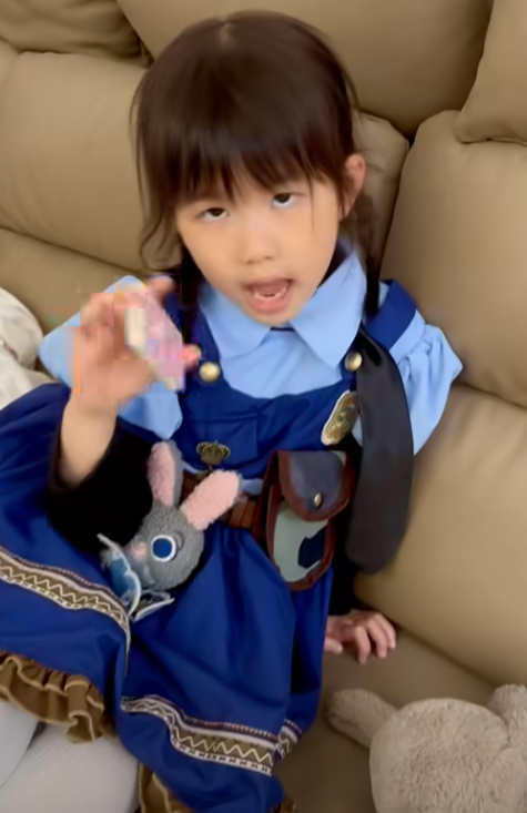 陳彥行首度曝光4歲囡囡正面樣貌！餅印樣遺傳超強母系基因！從未公開生父身份